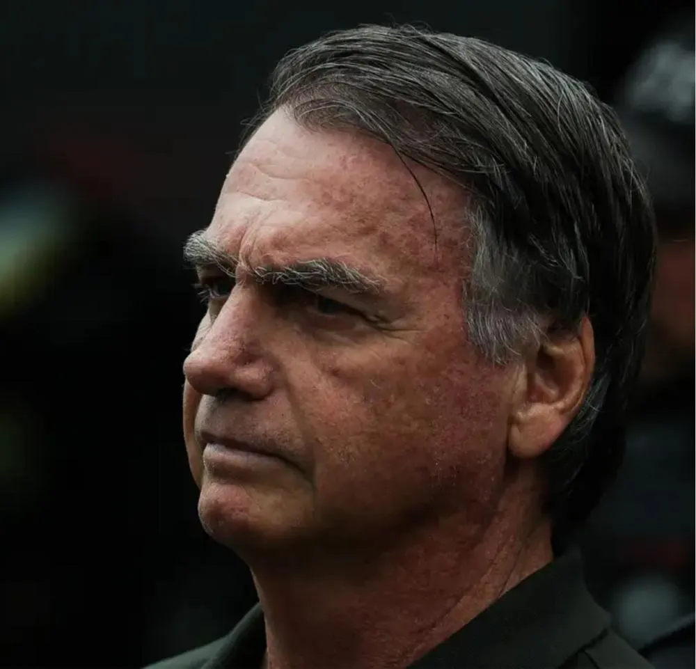 PL suspende atividades partidárias e salário de Bolsonaro