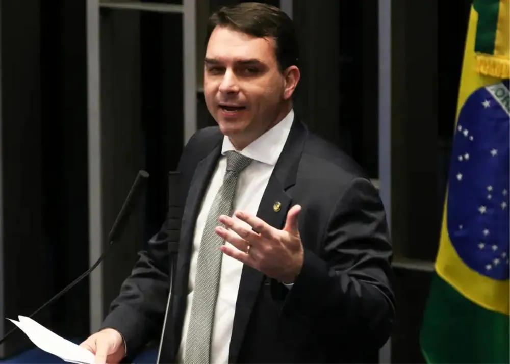 Moraes marca para 28 de julho depoimento de Flávio Bolsonaro à PF