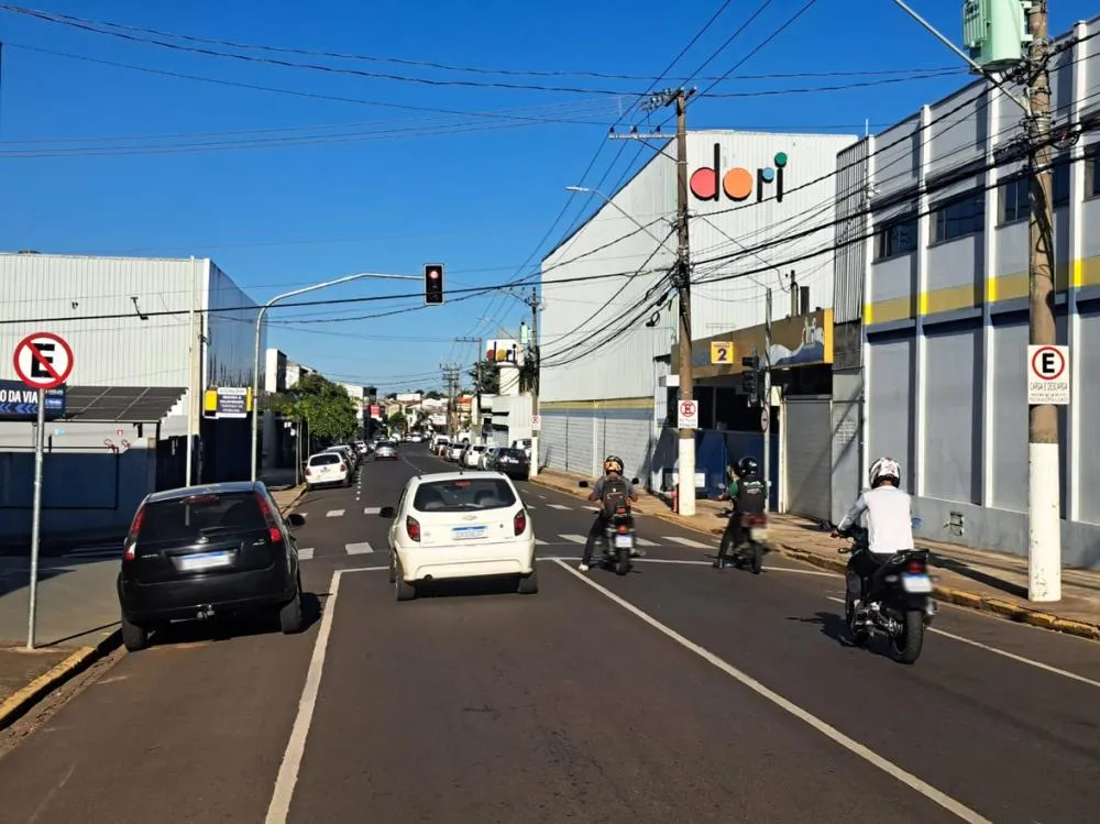Avenida República amplia sinalização e chega a 15 semáforos