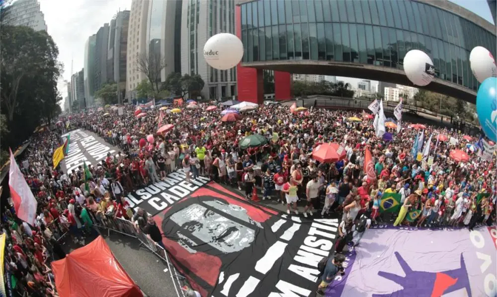 Multidões ocupam capitais contra anistia e PEC da Blindagem